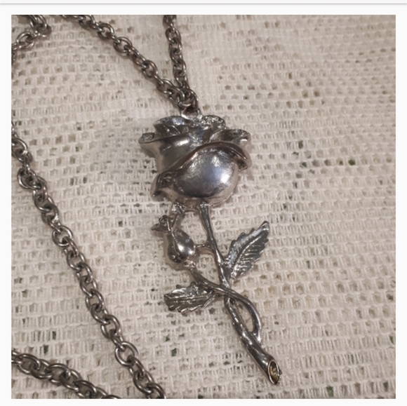 Necklaces & Bracelet - Picture 7 of 10